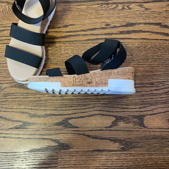 Black and white platform sandals - Picture 2 of 2